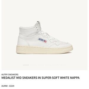 Autry Medalist Mid Sneakers in White Nappa